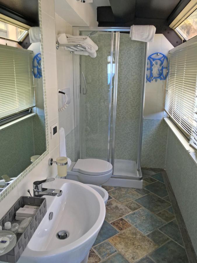Bb Oasis Bed & Breakfast Шила Екстериор снимка